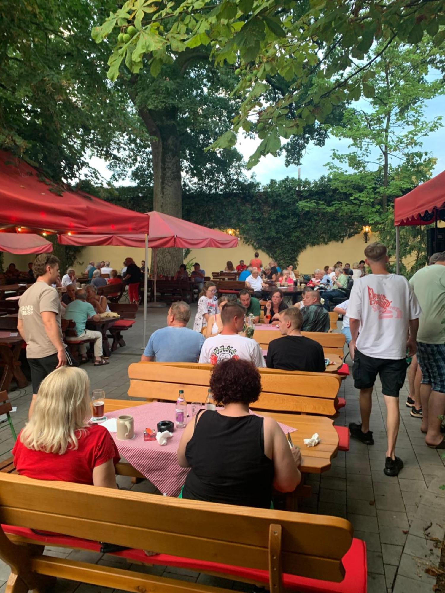 Brauerei Gasthof Kraus Хиршайд Екстериор снимка